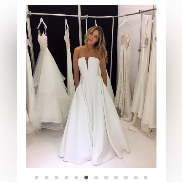 Paloma Blanca 4888 Wedding Dress - NEVER WORN OUTSIDE OF BRIDAL SALON - Picture 7 of 9